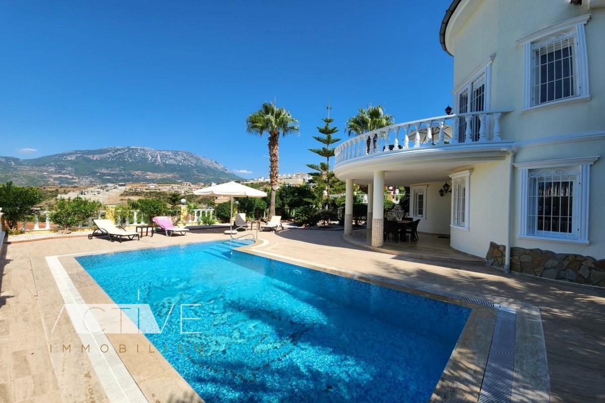 Villa 160qm in Alanya mit Meerblick, privater Pool, 3 Schlafzimmer, 3 Bäder, 500qm Grundstück