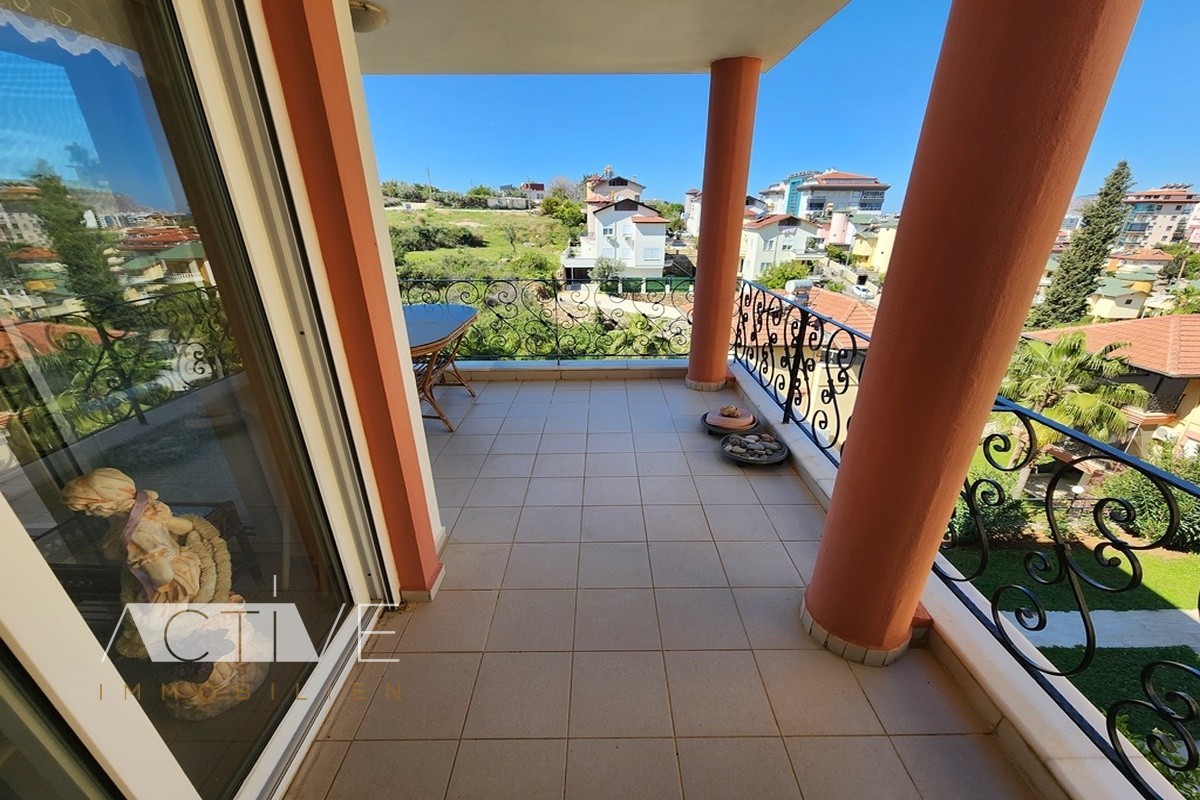 Penthaus 170qm in Alanya, 500 Meter zum Meer, 2 Schlafzimmer, 2 Bäder, Pool, gepflegte Anlage